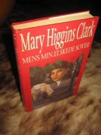 CLARK, MARY HIGGINS: MENS MIN ELSKEDE SOVER. 1995. (RØD BOK!!)